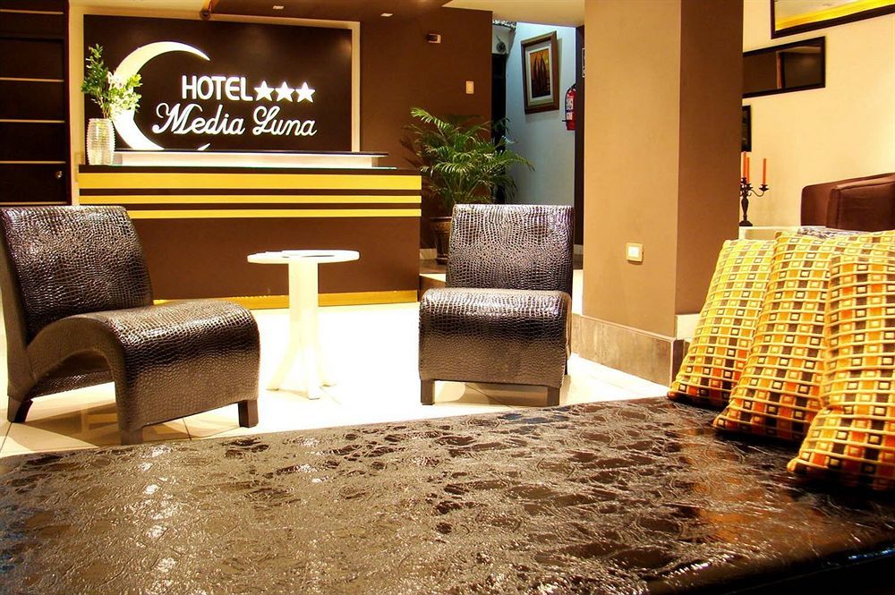 Hostal Media Luna Трухільйо Екстер'єр фото
